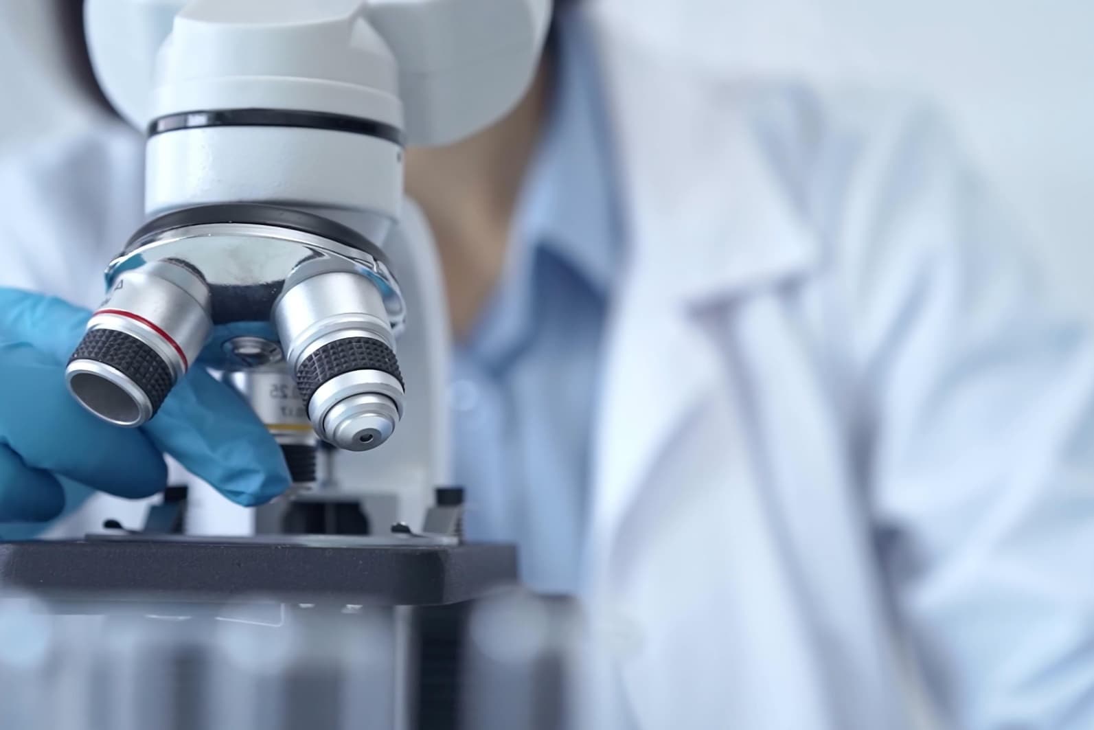 Tradiție și inovație în farmacie: Aparatură moderna pentru produse farmaceutice